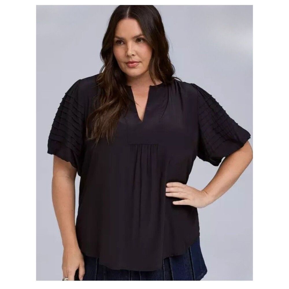 NEW Torrid 5 Belle Isle Black V-Neck Pintuck Sleeve Top 3935-